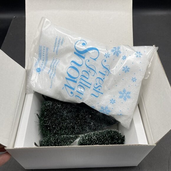 VTG Village Landscape Starter Set of 5 Trees & Snow Department 56 52898 - Picture 2 of 3